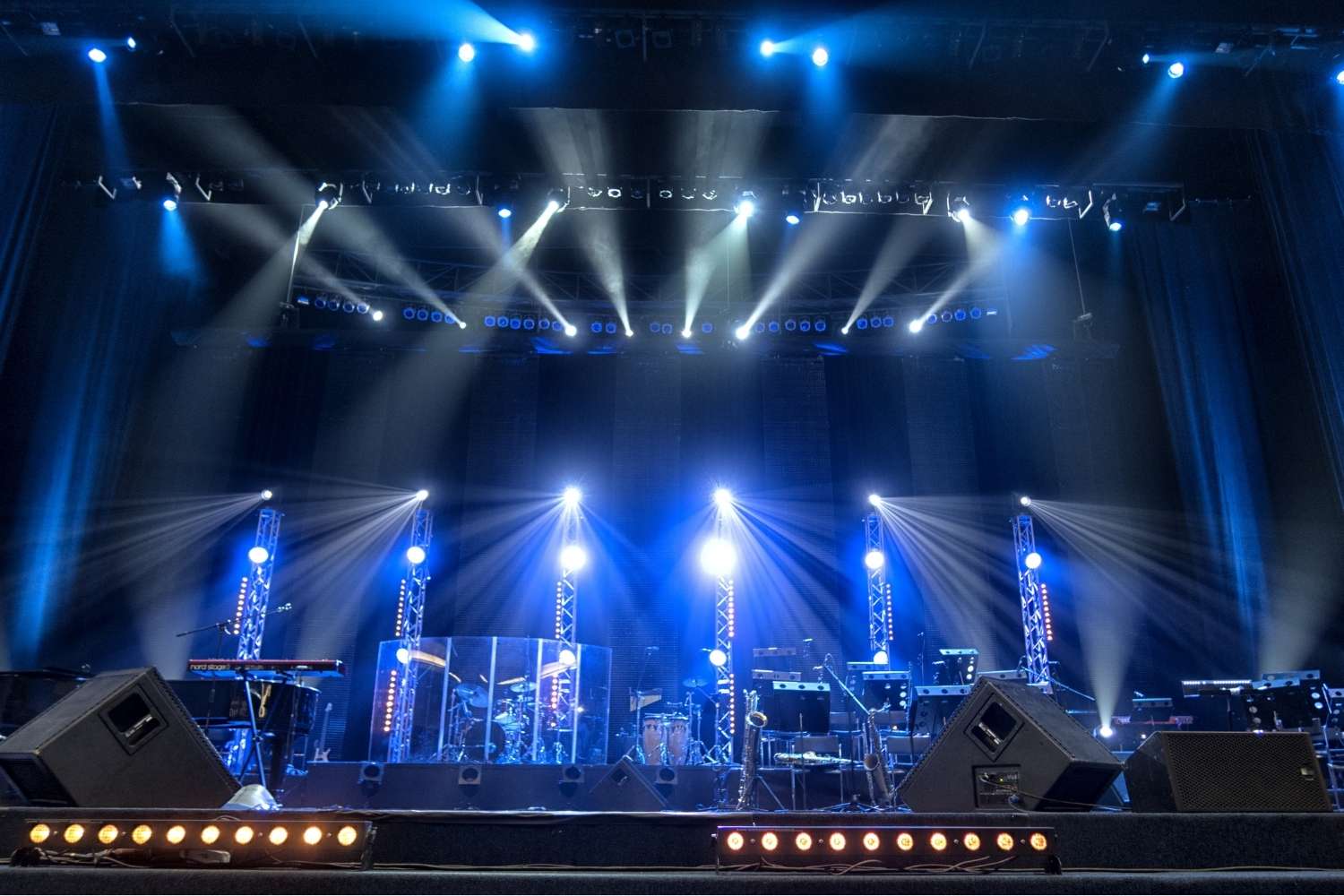 Veranstaltungstechnik Mannheim mieten Ton, Licht, Bühne, Traverse