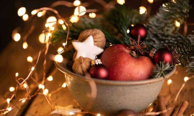 weihnachtliche-dekoration-fuer-stehtische-mobiler-weihnachtsmarkt