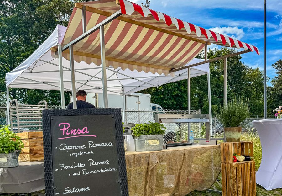 verkaufsstand-auf-einem.sommerfest-event