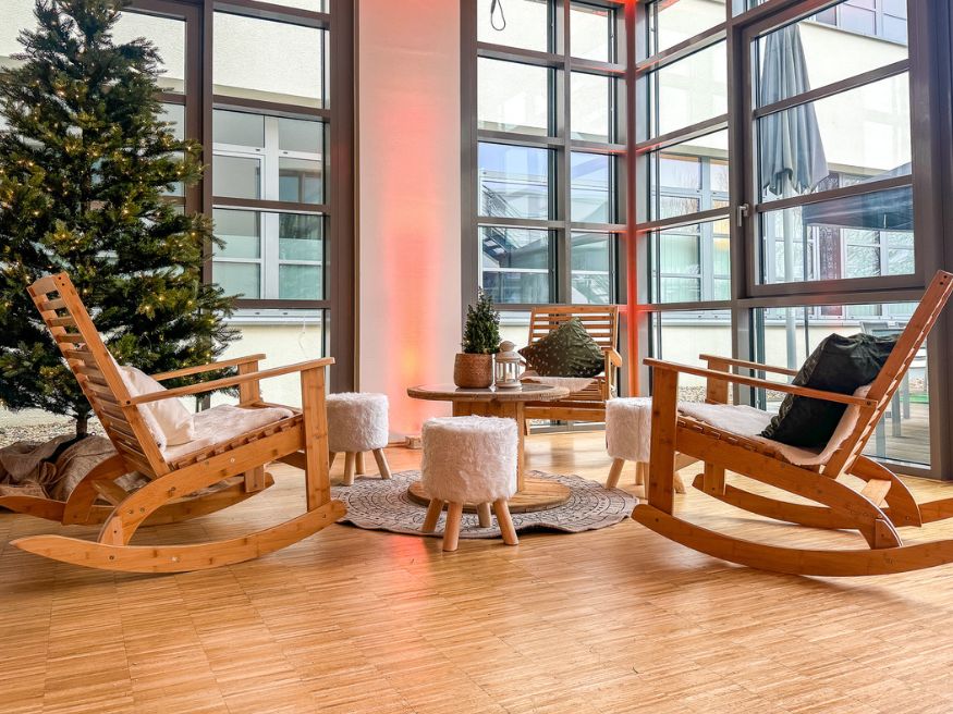beste-weihnachtsdeko-schaukelstuhl-winter-lounge