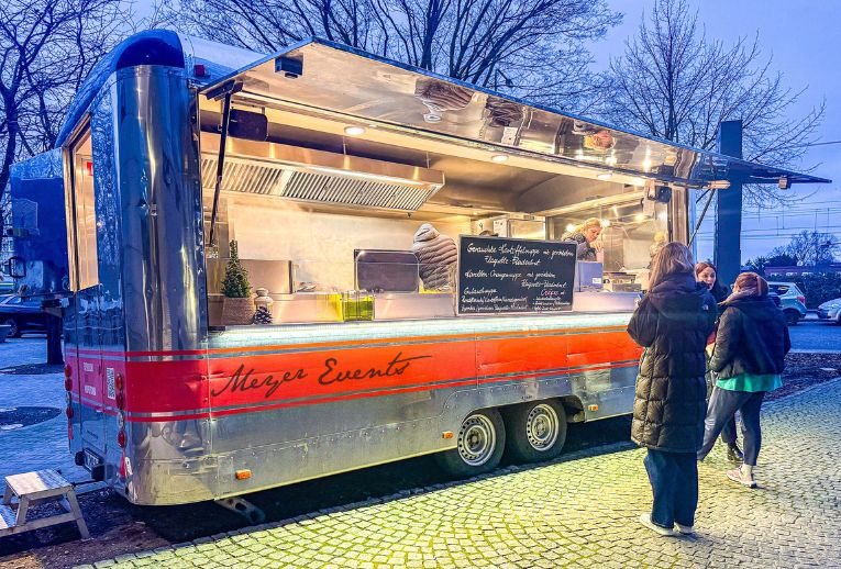 foodtruck-mit-kulinarischen-highlights