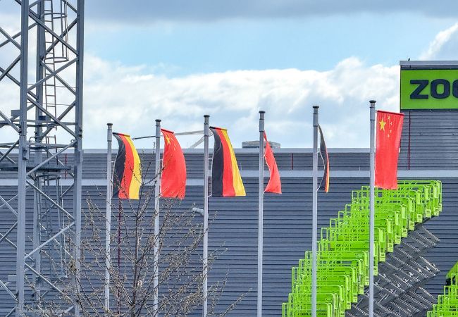 internationale-tätig-beim richtfest-