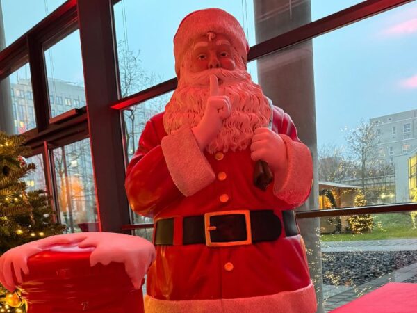 große-weihnachtsfigur-mieten-weihnachtsfeier
