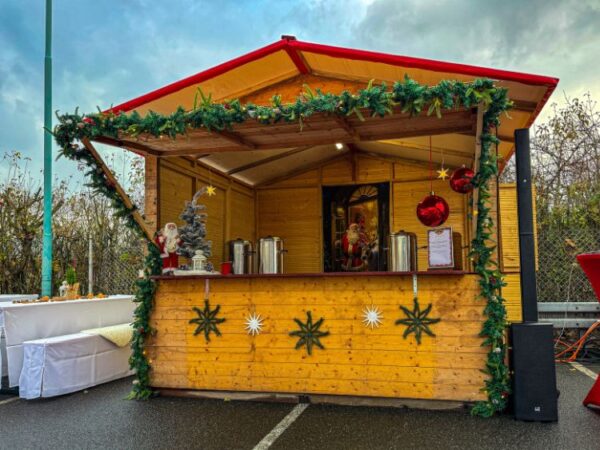 weihnachtsmarkt-hütten-dekoration