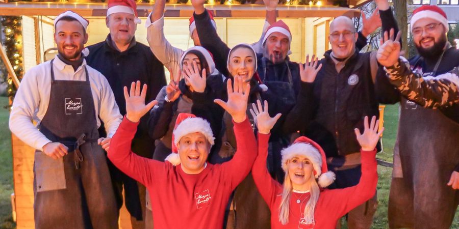 weihnachtsbaum-aufbau-team