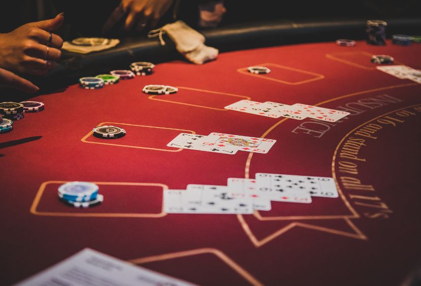 Casino Night Weihnachtsfeier Frankfurt mit Roulette- und Black-Jack-Tisch, Croupiers und Jetons