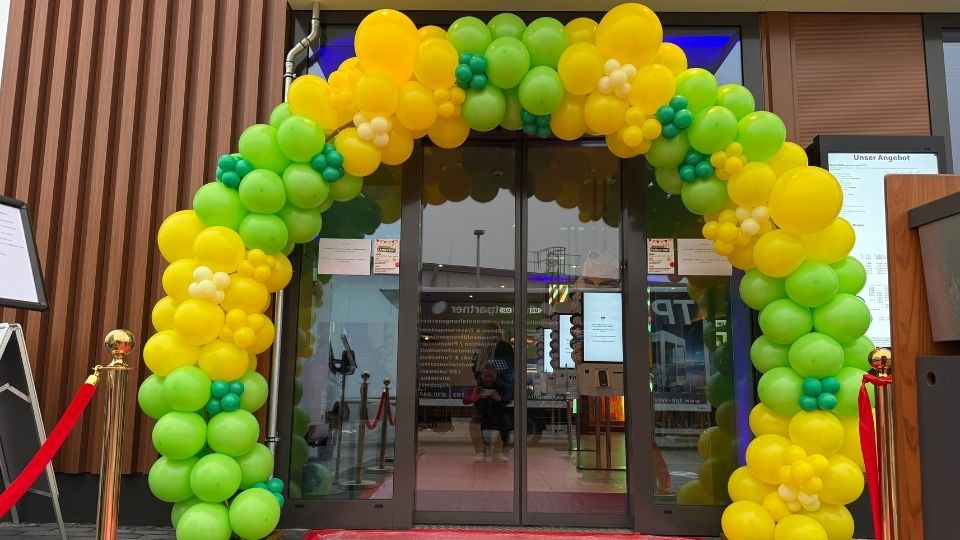 ballonbogen-in-mc-donalds-farben