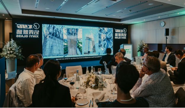 Medientechnik und Videotechnik in Stuttgart mit Displays für Firmenevents