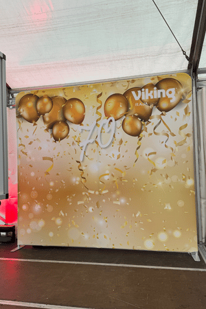 Goldener Jubiläum Hintergrund mit Ballons für Fotobox bei Firmenfeiern und Geburtstagen