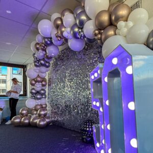 Moderne Ballonwand als Fotospot für Firmenfeiern und Events