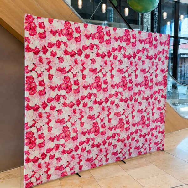Blumenwand Rosa und Weiß als freistehender Fotohintergrund für Veranstaltungen