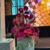 Elegante Bühnenblumen als florale Dekoration für Bühne und Podium