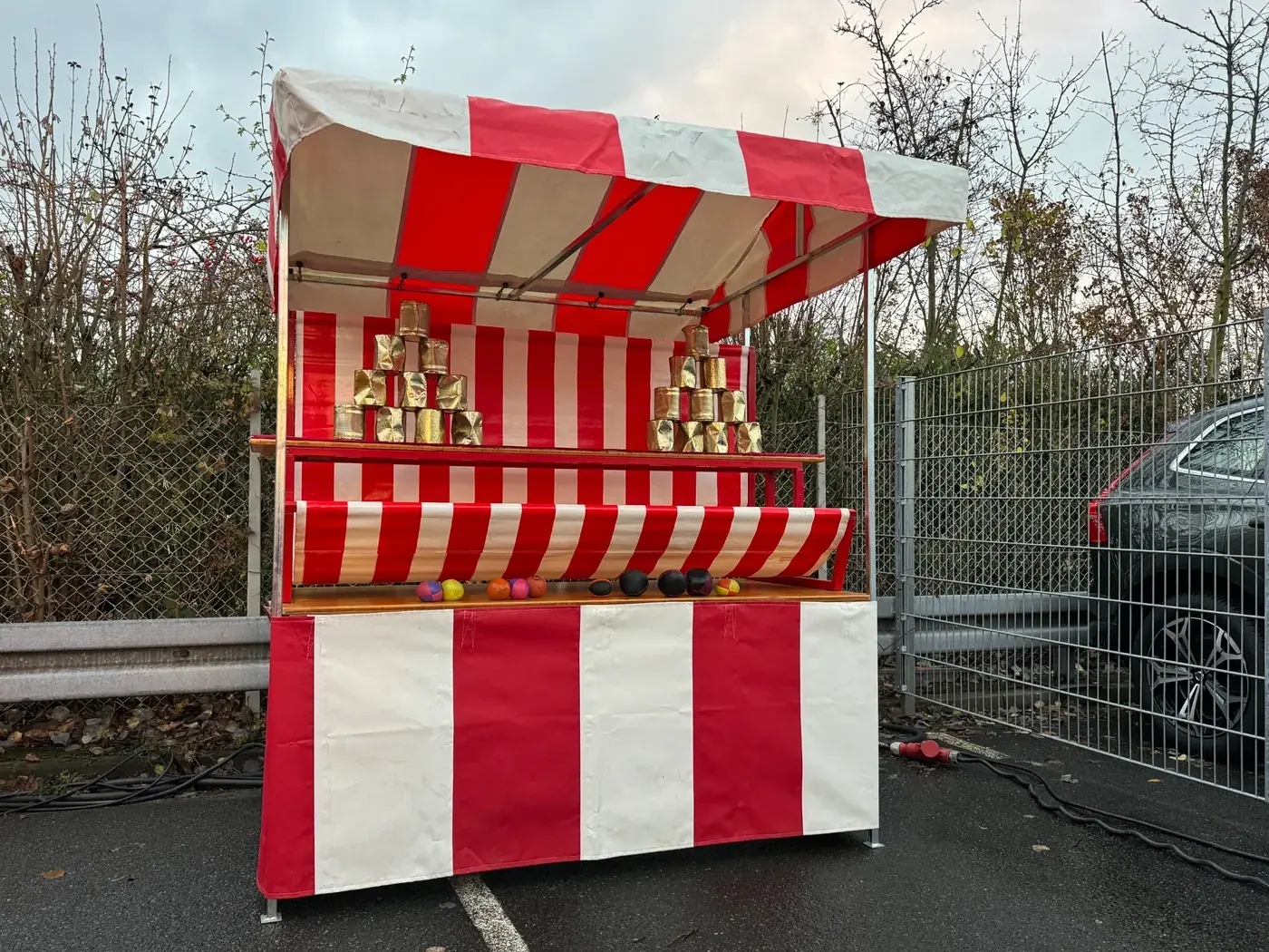 Dosenwerfen im Weihnachtsmarktstand für Firmenfeier bei Meyer Events