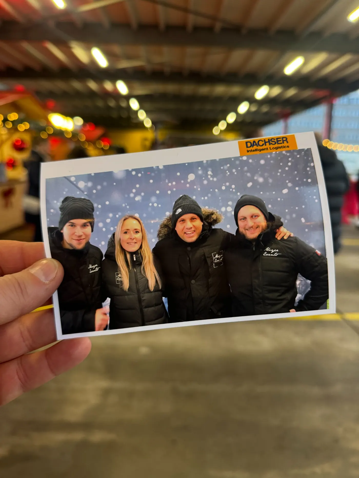 Meyer Events Team auf einem Weihnachtsmarkt als ausgedrucktes Fotobox-Foto
