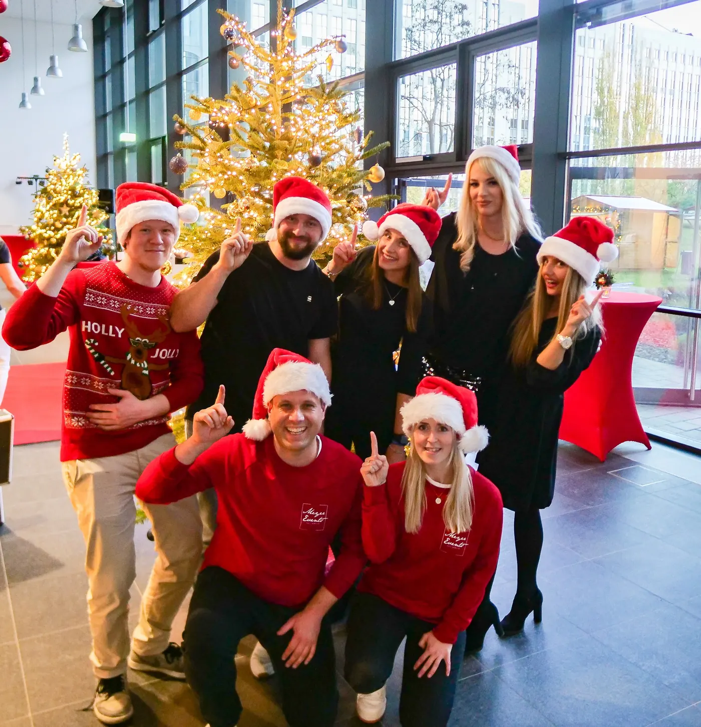 Meyer Events Team bei einem Weihnachtsmarkt für adesso