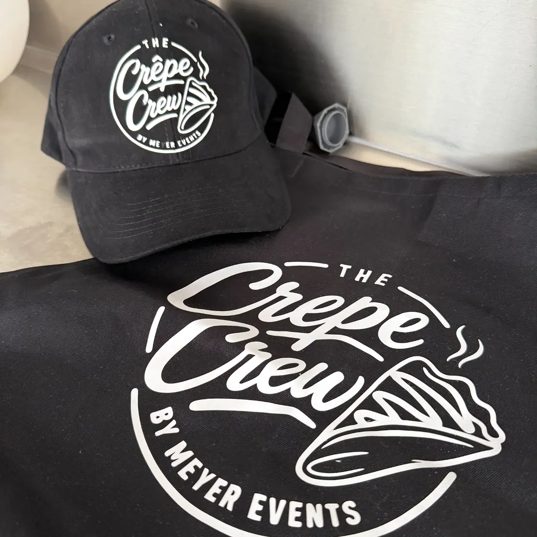 The-Crêpe-Crew-Schürze und Cap als professioneller Markenauftritt für Events