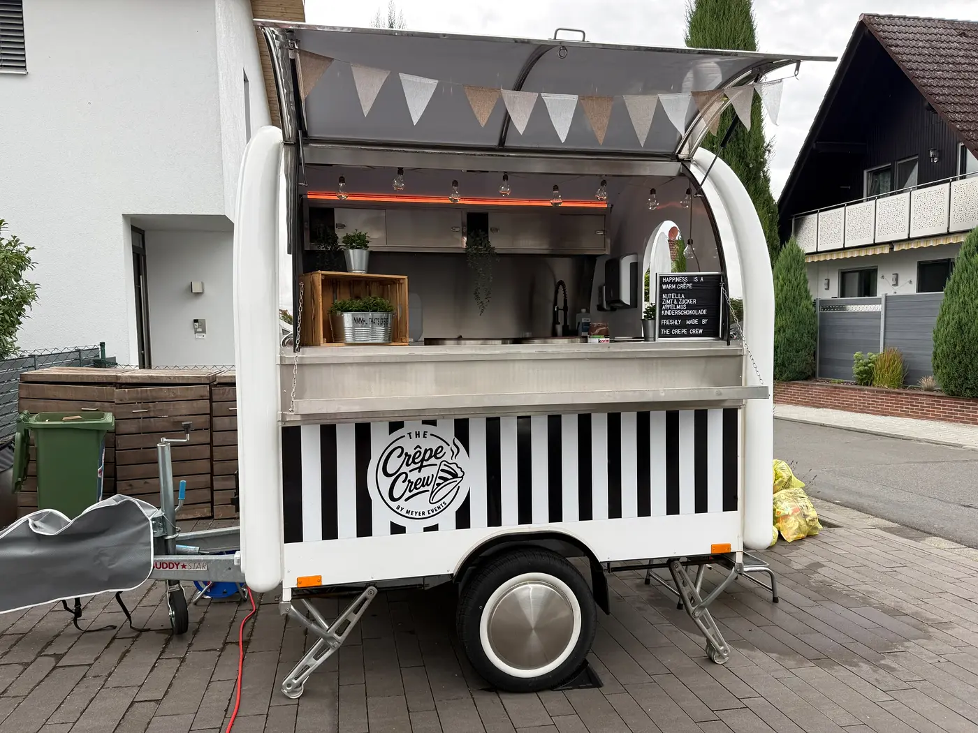 Echter gebrandeter BuddyStar-Foodanhänger von The Crêpe Crew