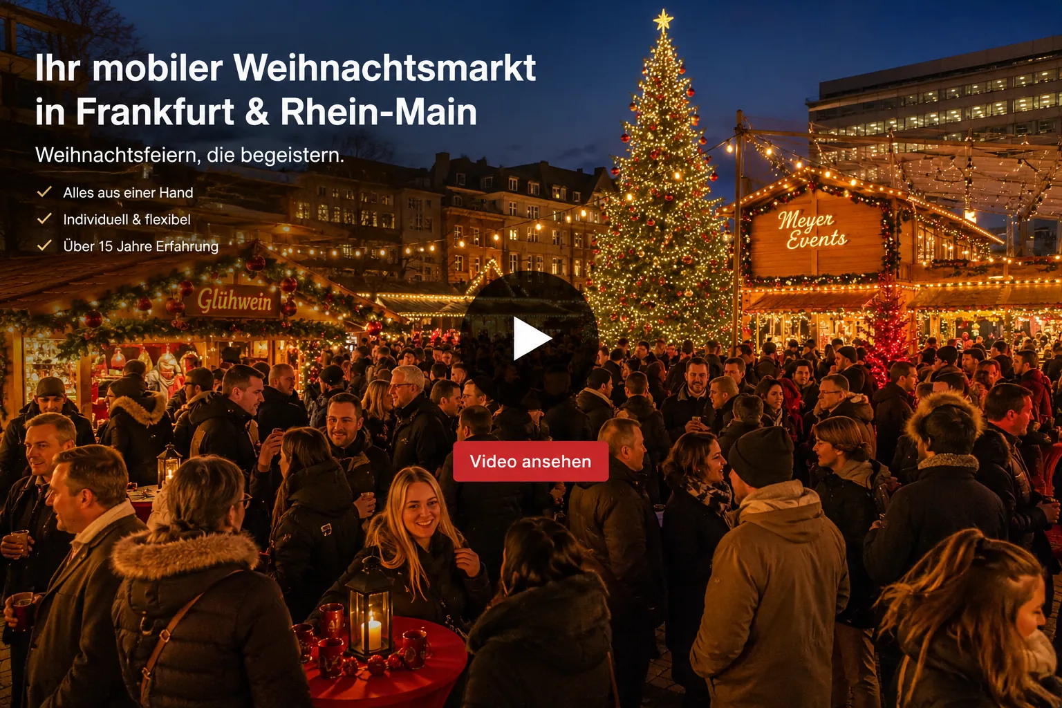 Stimmungsvoller Firmenweihnachtsmarkt in Frankfurt mit vielen Gästen und beleuchteten Weihnachtsbuden