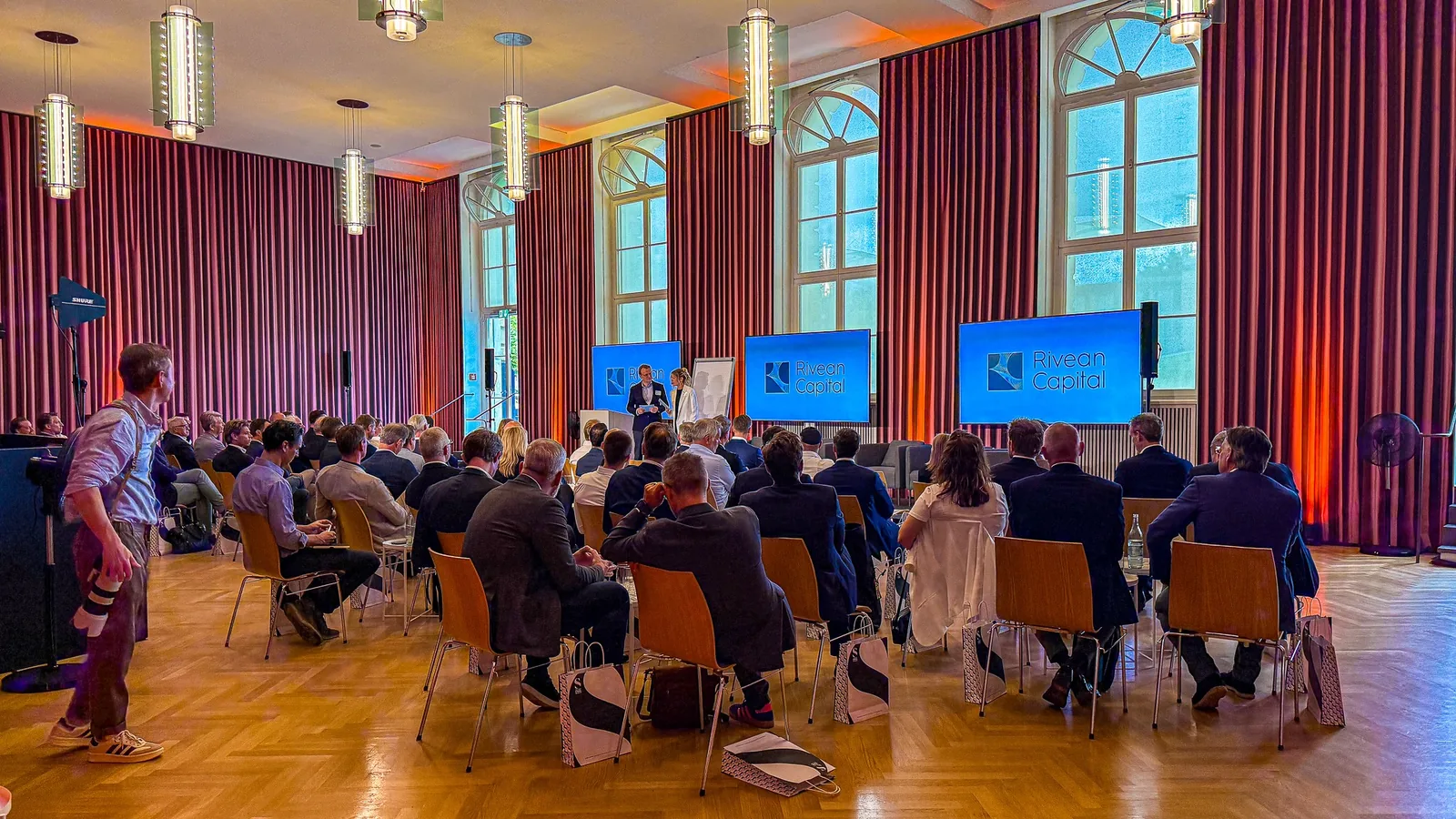 Corporate Event mit Konferenz, Präsentationstechnik und Gästen von Meyer Events