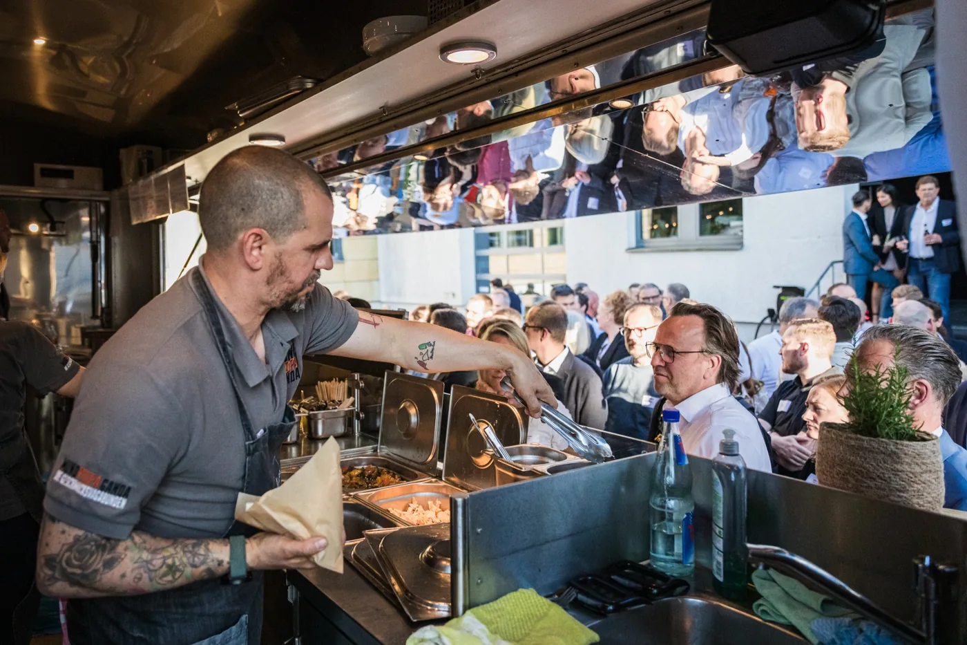 Catering-Service bei einem Firmenevent von Meyer Events