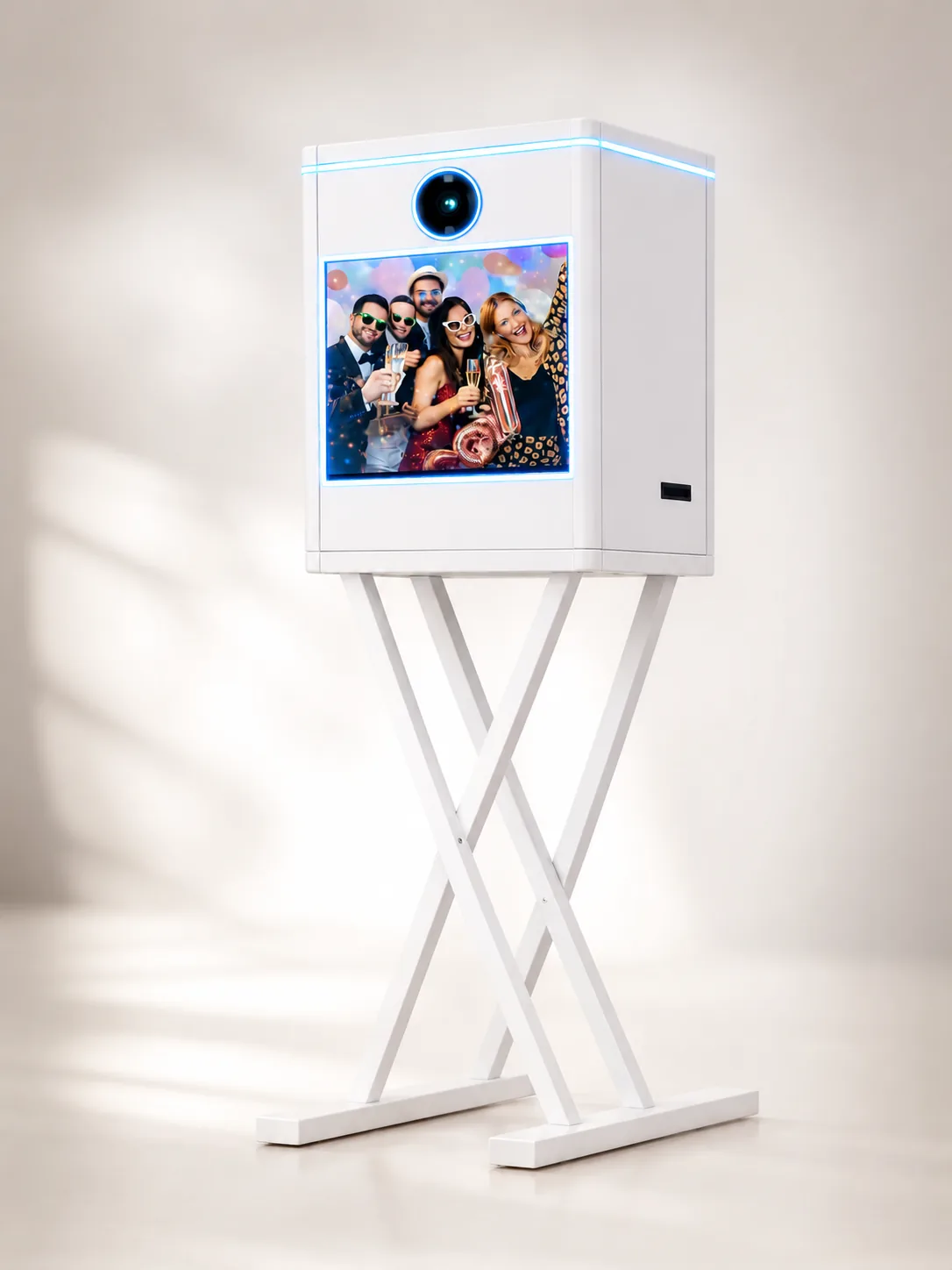 Moderne Fotobox mit KI-Funktionen für Firmenevents von Meyer Events