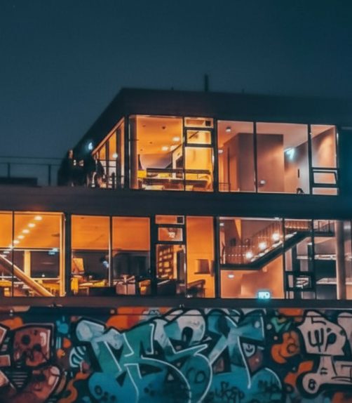 Lindley Lindenberg / Oosten Frankfurt – kreative Rooftop- und Riverside-Location für moderne Weihnachtsfeiern