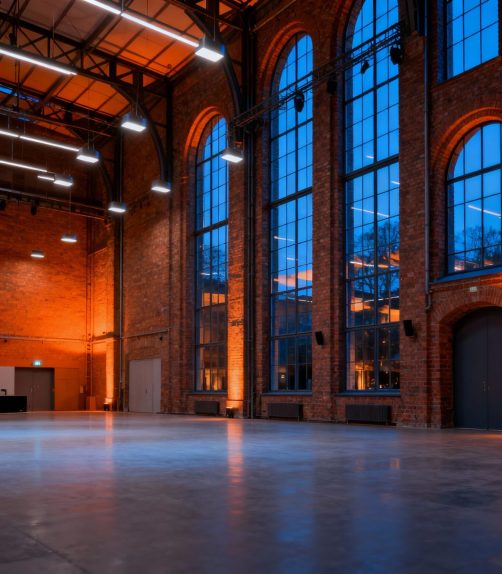 Union Halle Frankfurt – große Eventhalle mit Bühne und Lichtdesign für Betriebsweihnachtsfeiern